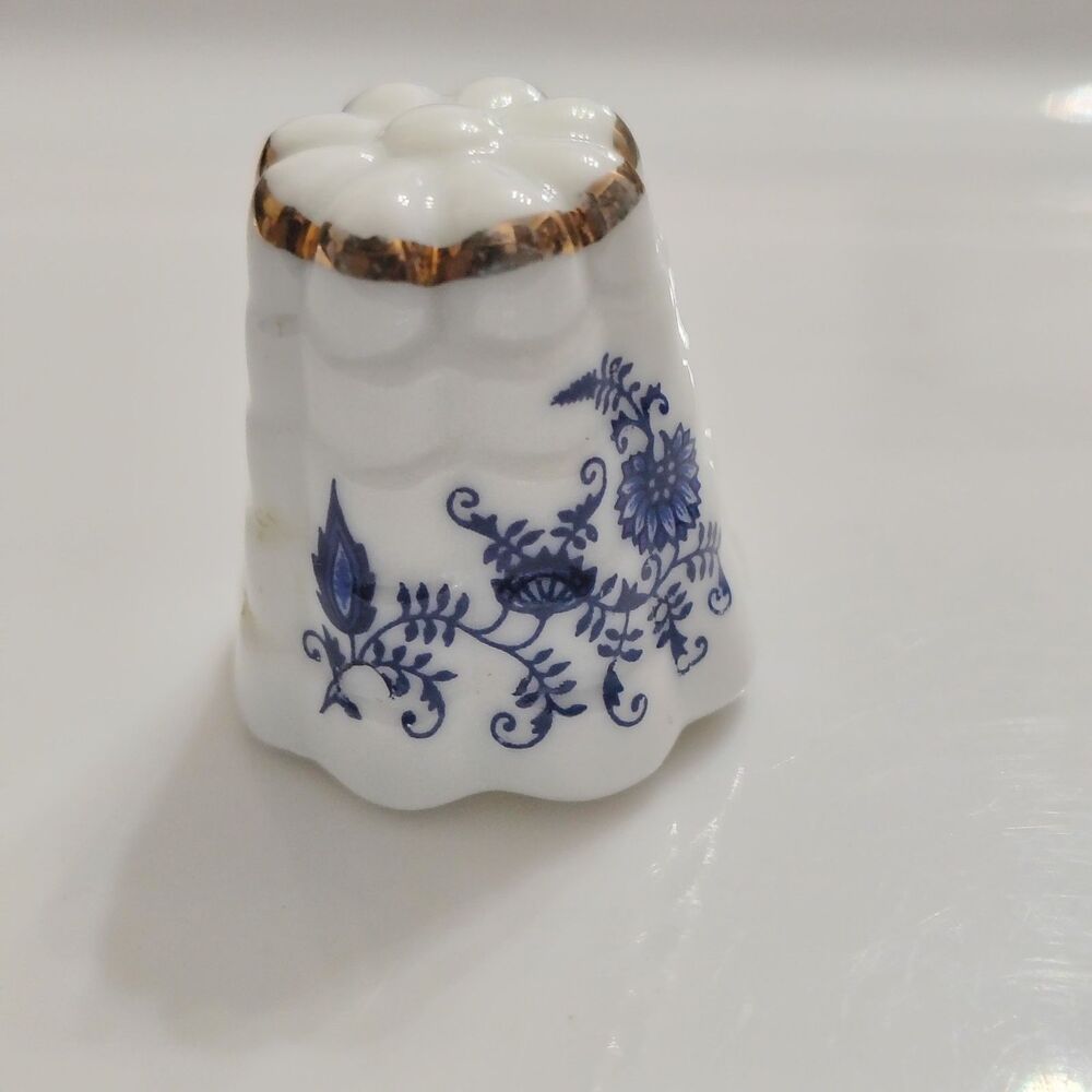 VTG Floral Ceramic Thimble Blue Flowers Scallop Rim Gold-Tone Accent Reutter